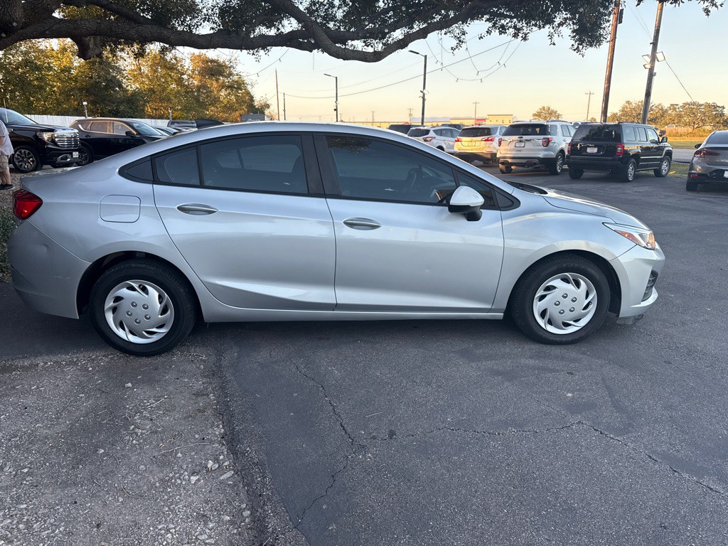 2019 Chevrolet Cruze Image 7