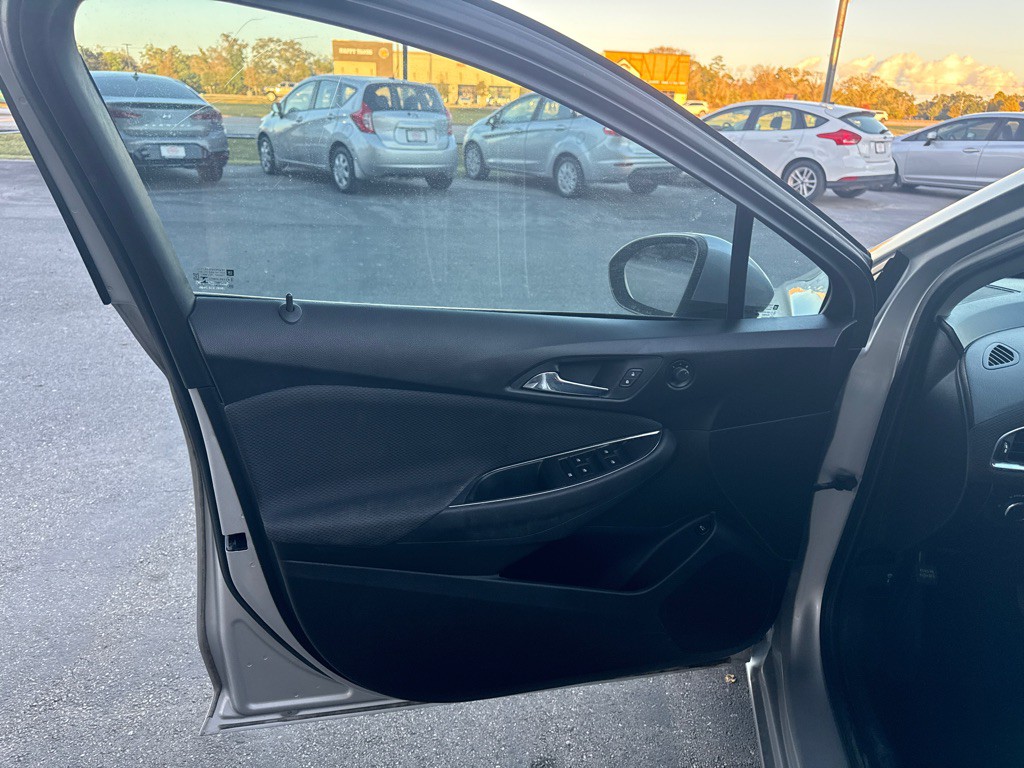 2019 Chevrolet Cruze Image 10