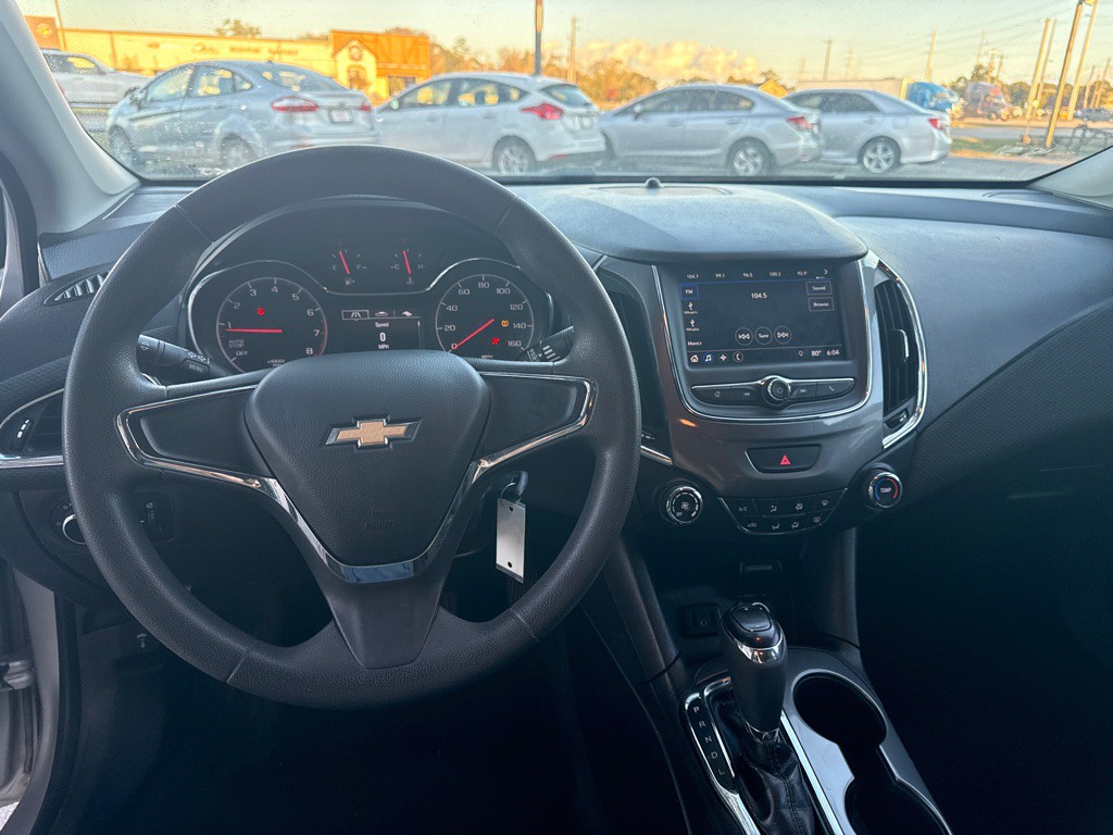 2019 Chevrolet Cruze Image 13