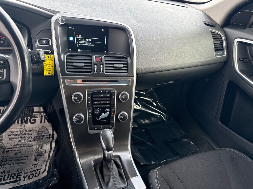 2015 Volvo XC60 Image 11