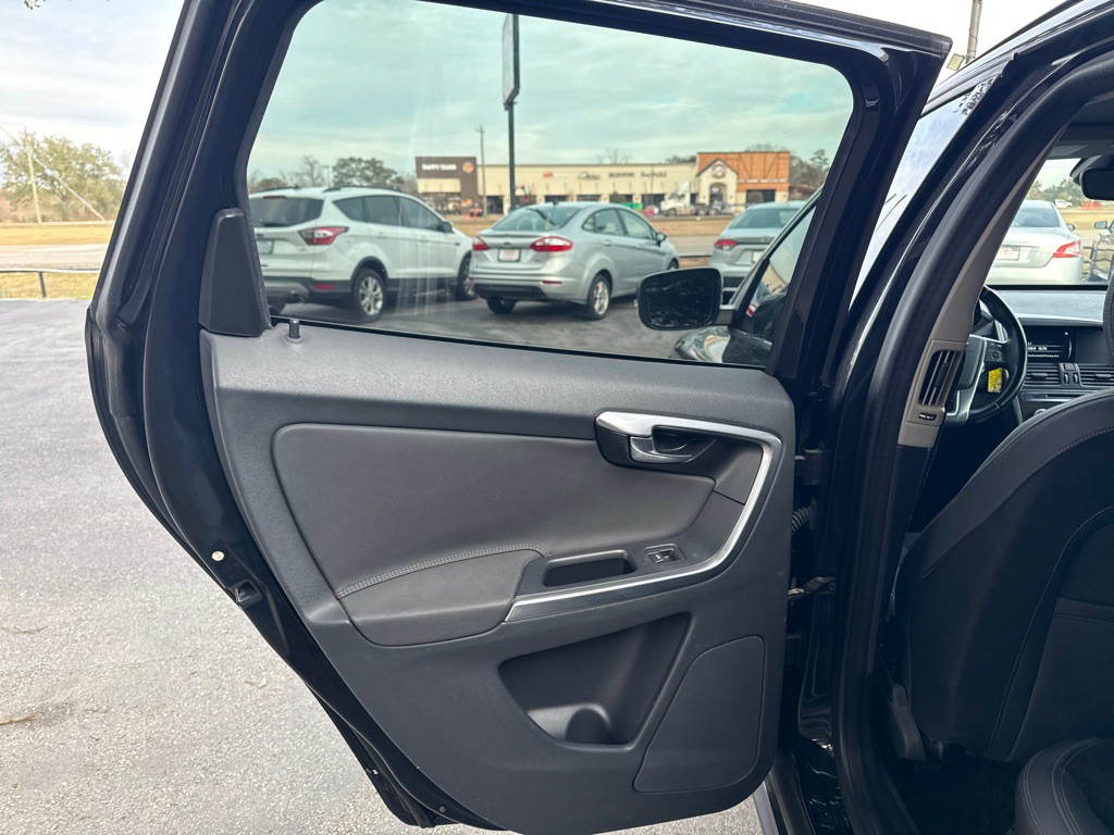 2015 Volvo XC60 Image 12