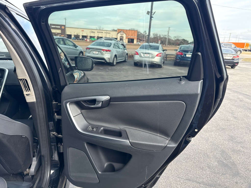 2015 Volvo XC60 Image 15