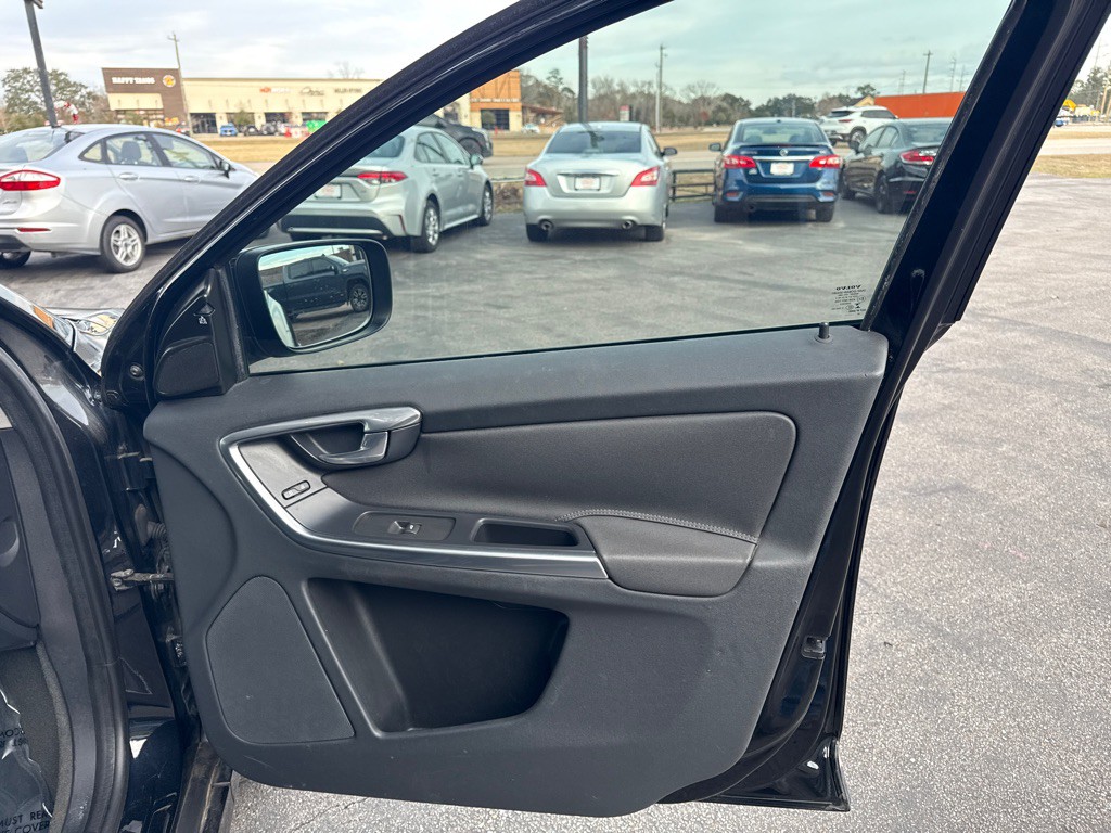 2015 Volvo XC60 Image 17