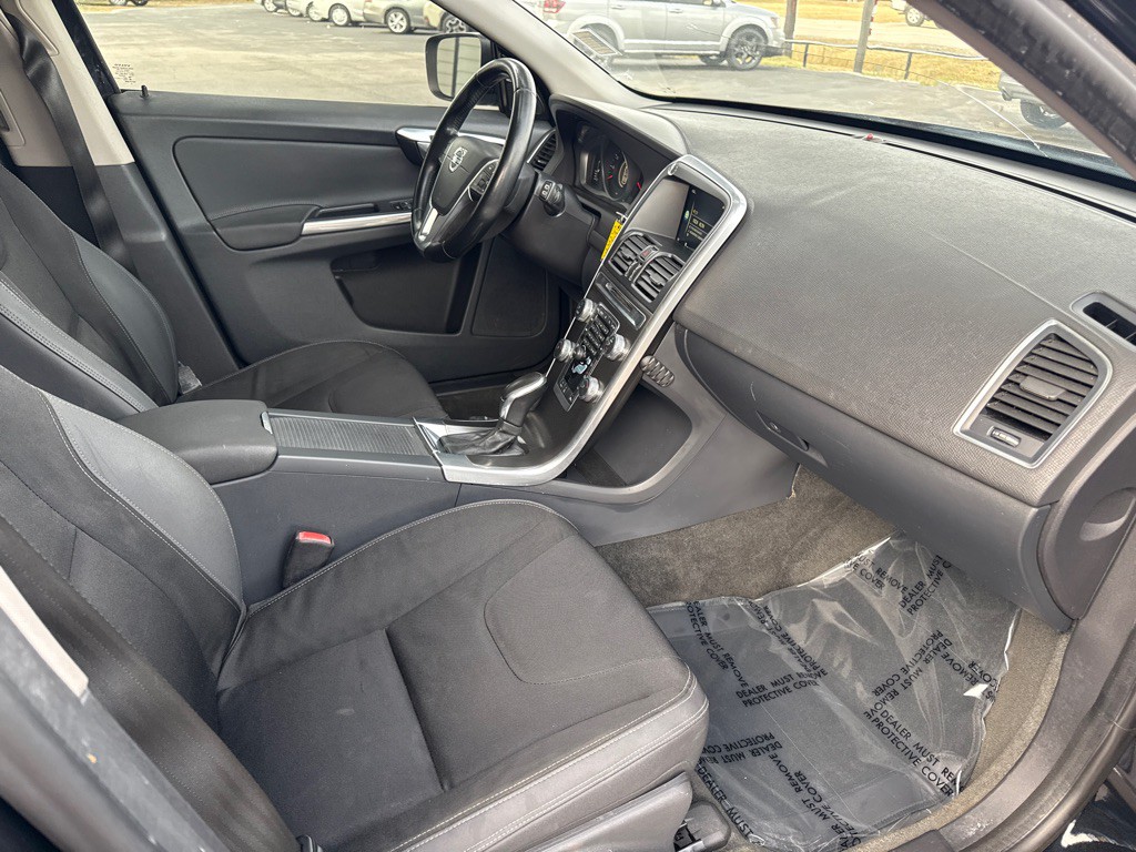 2015 Volvo XC60 Image 18