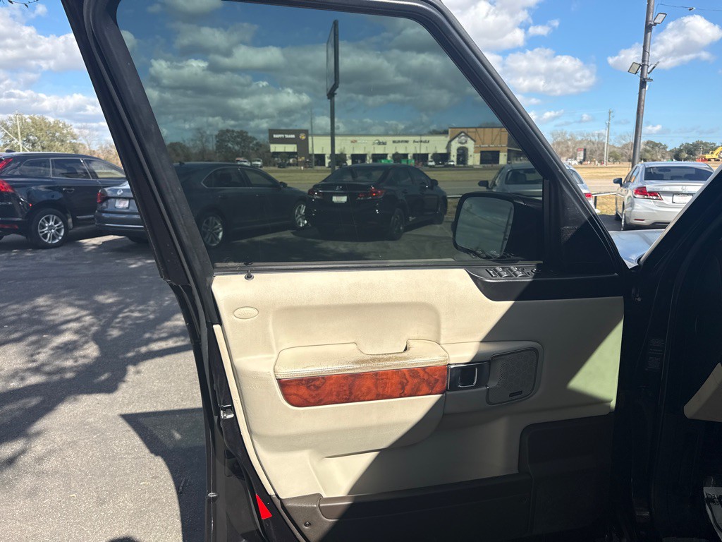 2010 Land Rover Range Rover Image 9