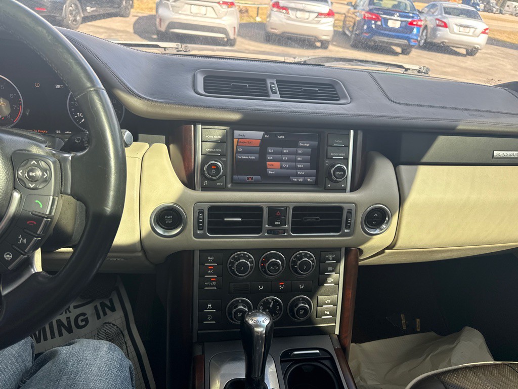 2010 Land Rover Range Rover Image 11