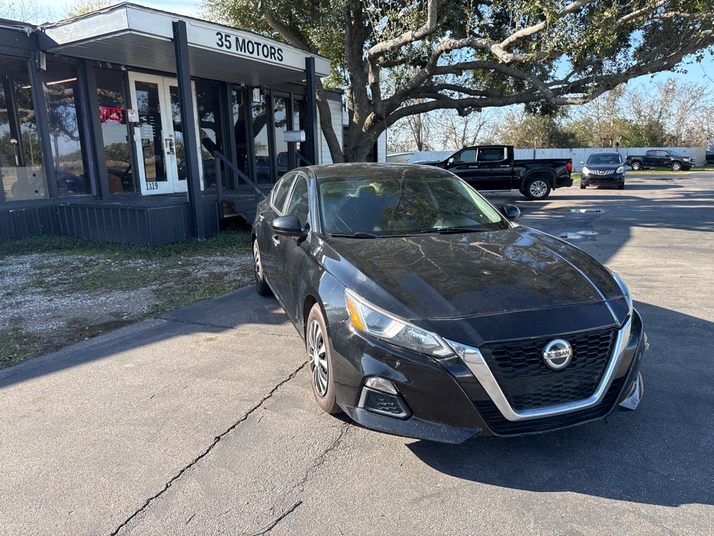 2019 Nissan Altima Image 1