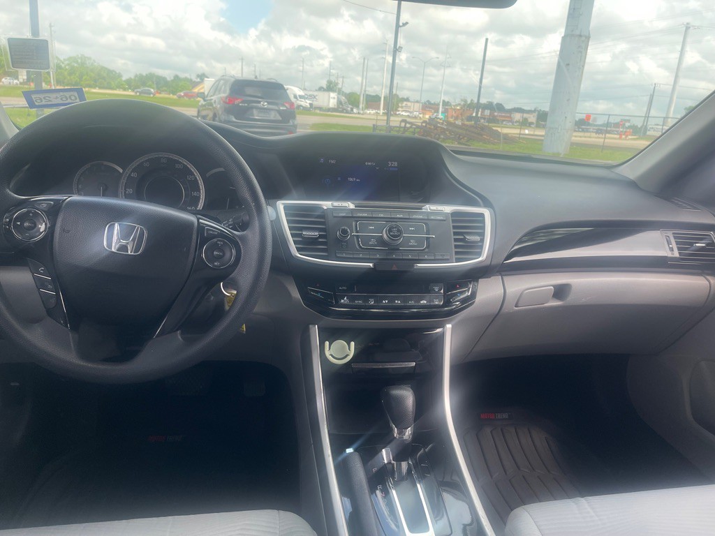 2017 Honda Accord Image 11