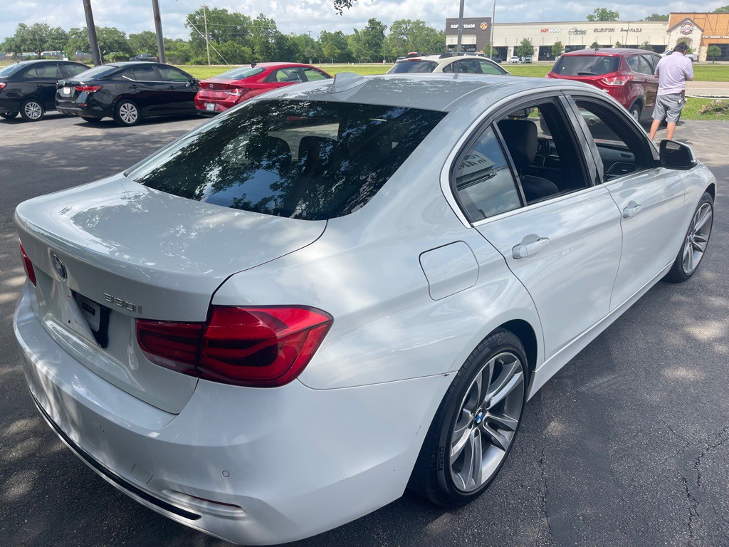 2017 BMW 3 Series Image 4