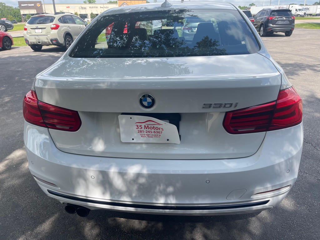 2017 BMW 3 Series Image 5