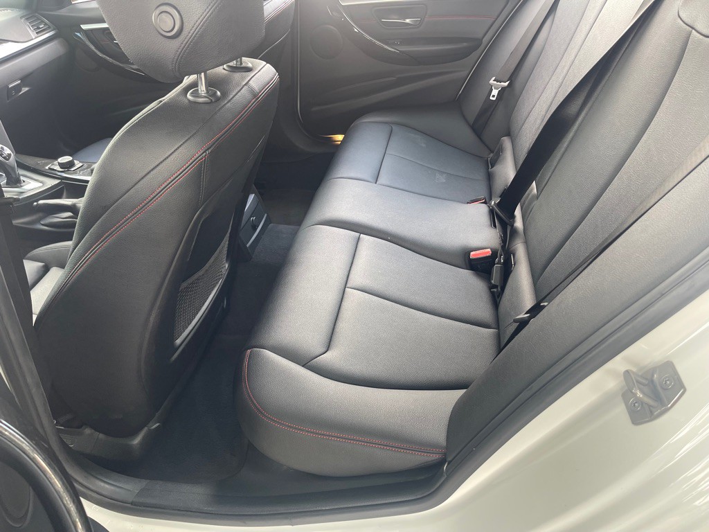 2017 BMW 3 Series Image 9