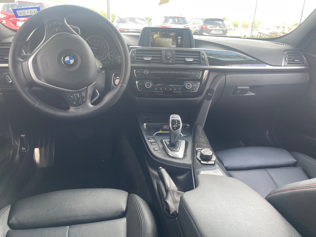 2017 BMW 3 Series Image 10