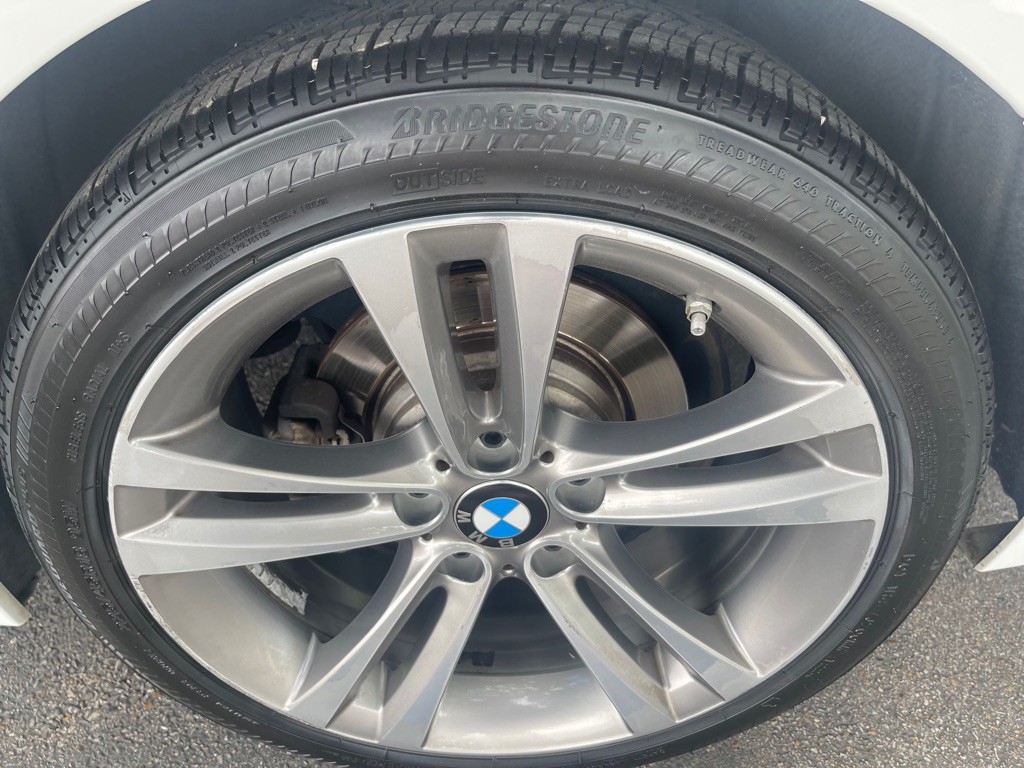 2017 BMW 3 Series Image 12