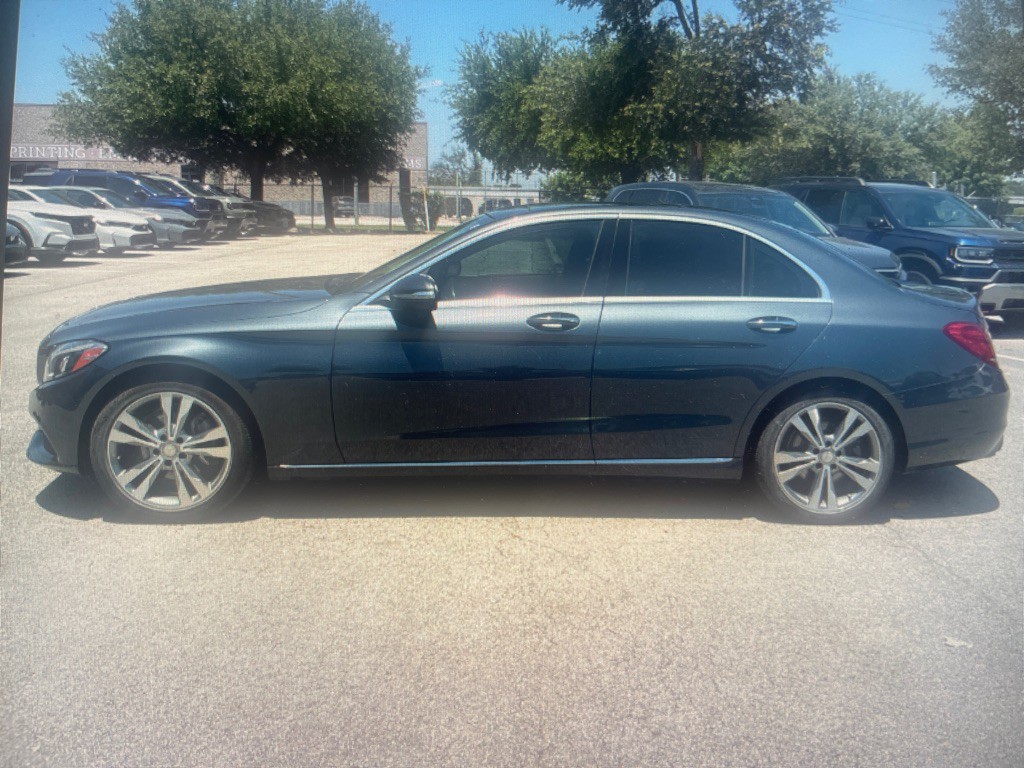 2015 Mercedes-Benz C-Class Image 2