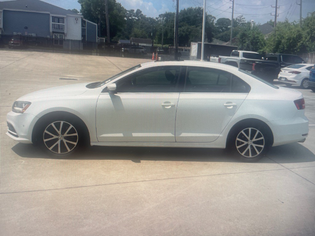 2017 Volkswagen Jetta Image 2