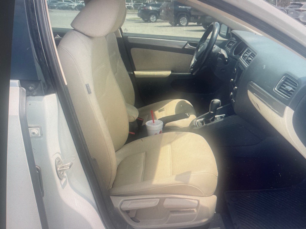 2017 Volkswagen Jetta Image 5