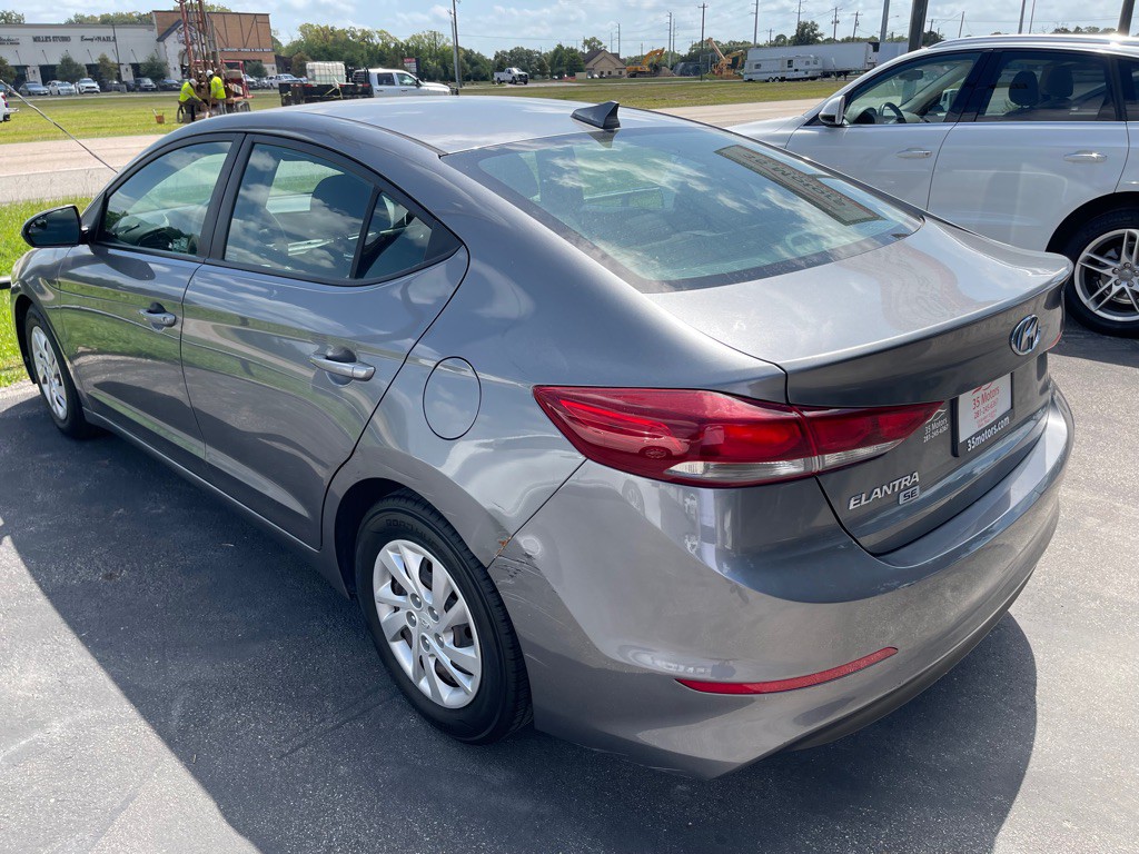 2018 Hyundai Elantra Image 2