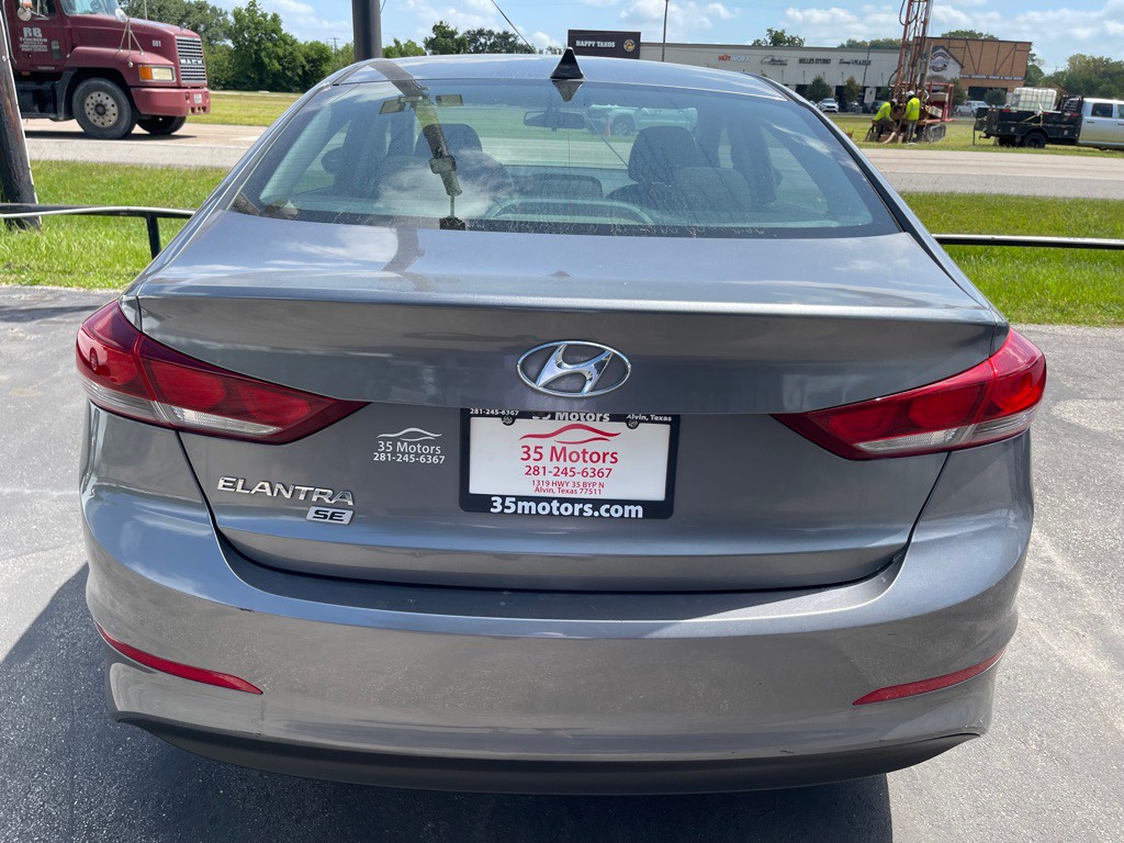 2018 Hyundai Elantra Image 3