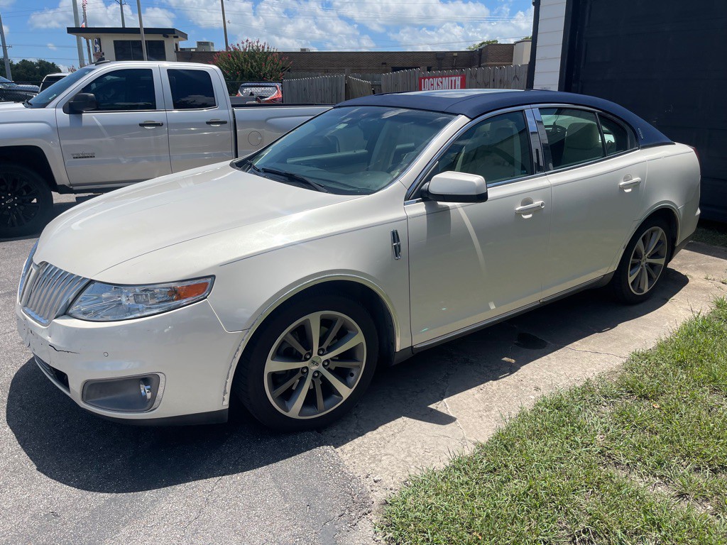 2009 Lincoln MKS Image 1