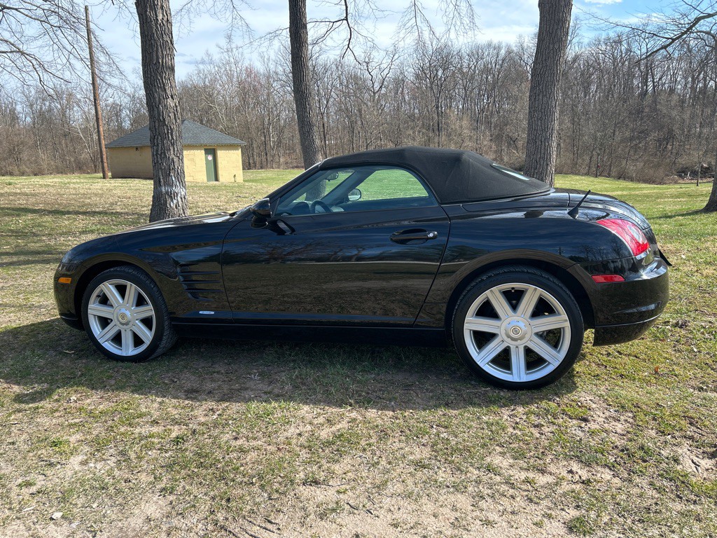2006 Chrysler Crossfire Image 2