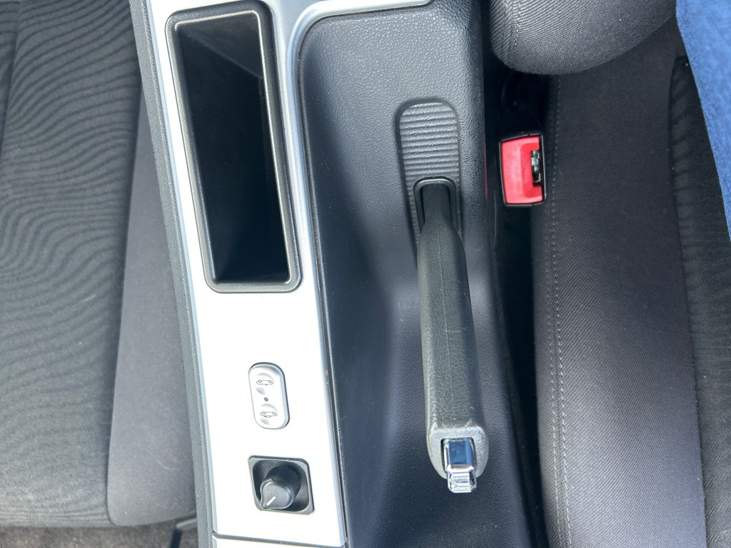 2006 Chrysler Crossfire Image 13