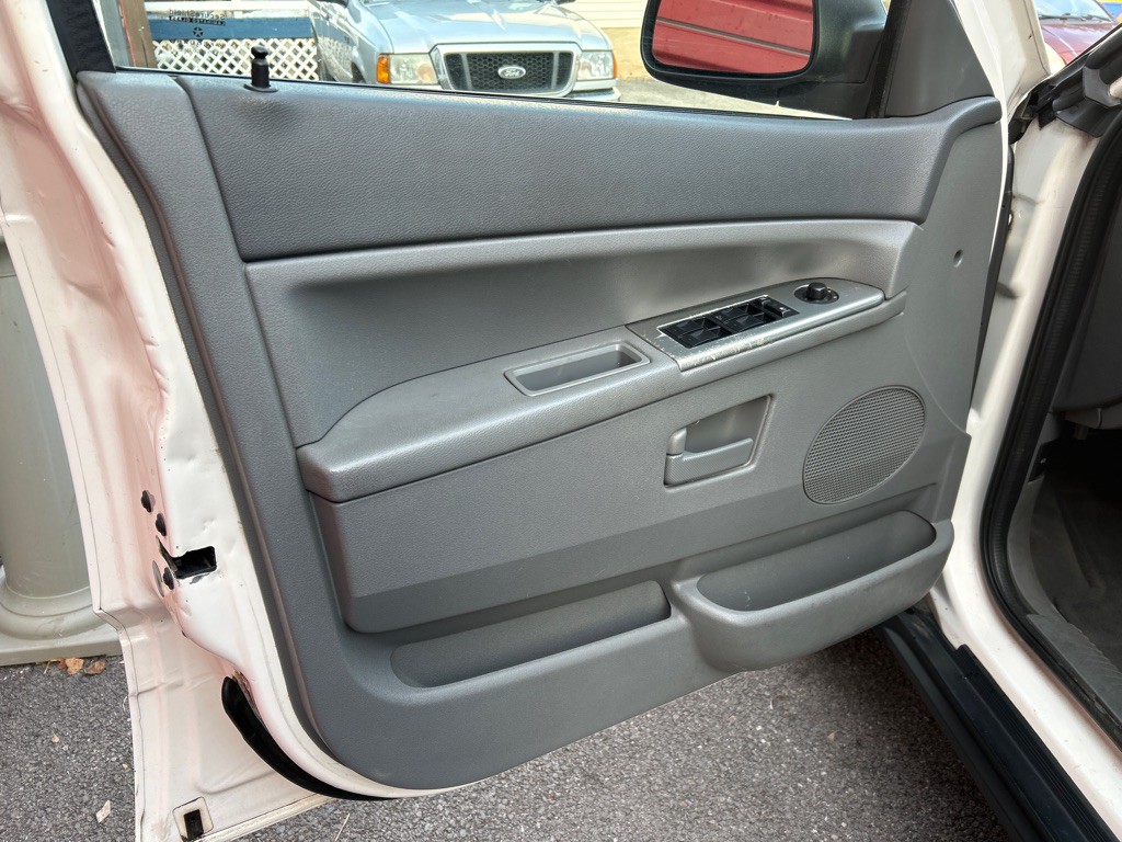 2005 Jeep Grand Cherokee Image 10