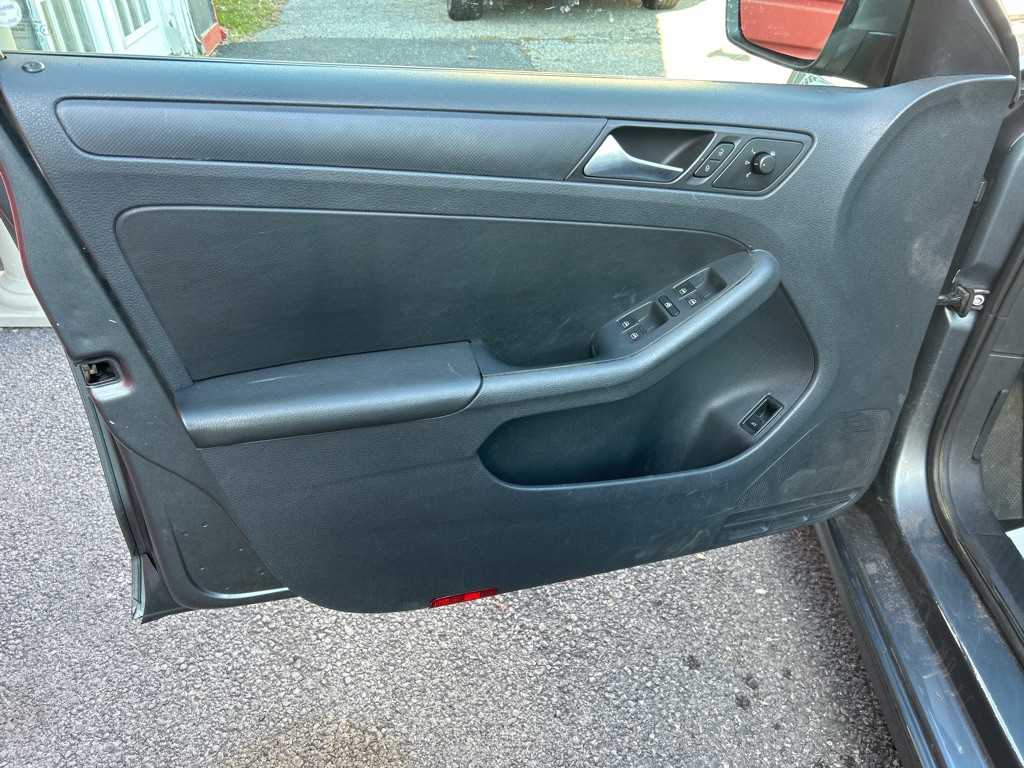 2012 Volkswagen Jetta Image 9