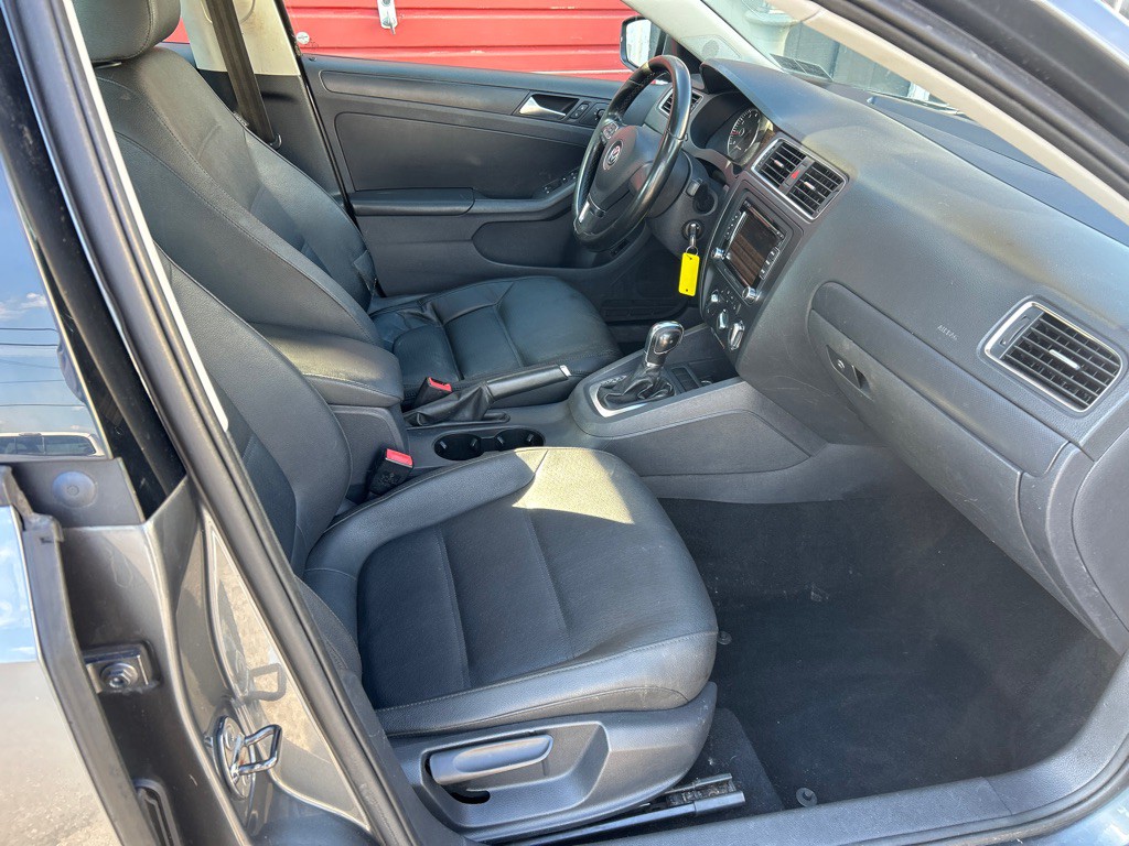 2012 Volkswagen Jetta Image 11