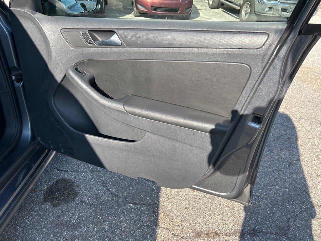 2012 Volkswagen Jetta Image 13