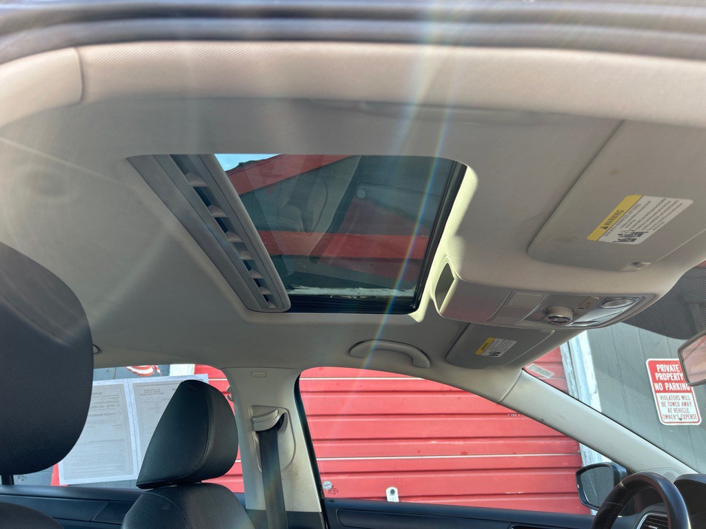 2012 Volkswagen Jetta Image 14