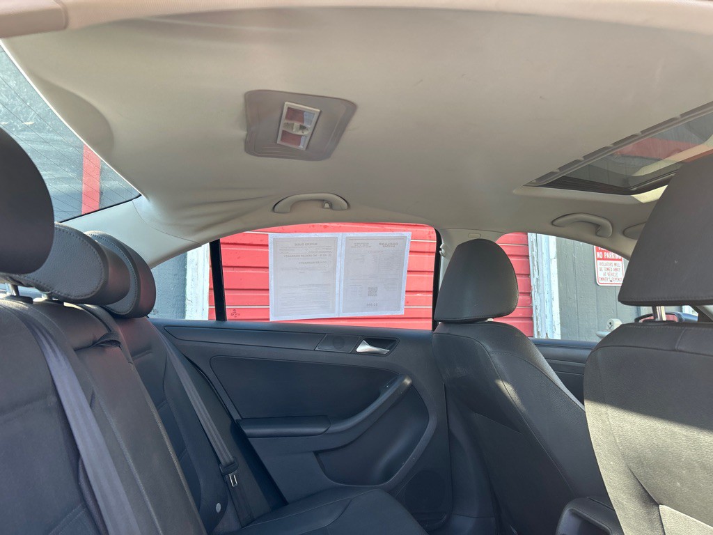 2012 Volkswagen Jetta Image 15