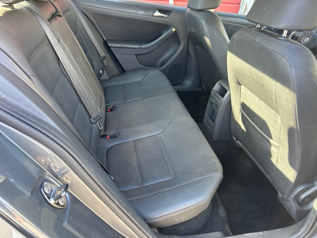 2012 Volkswagen Jetta Image 16