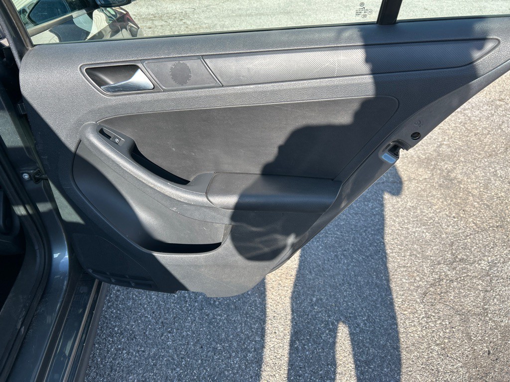 2012 Volkswagen Jetta Image 17