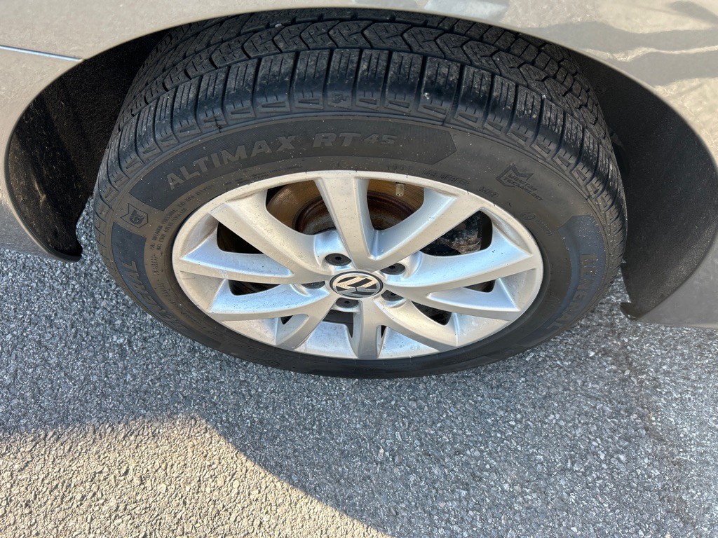 2012 Volkswagen Jetta Image 24