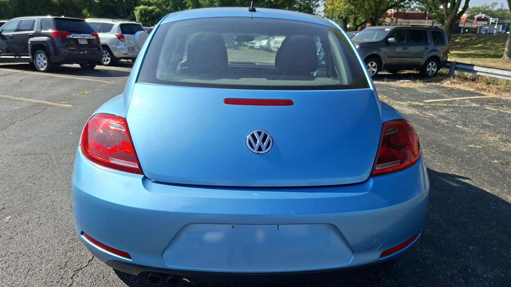 2013 Volkswagen Beetle Image 6