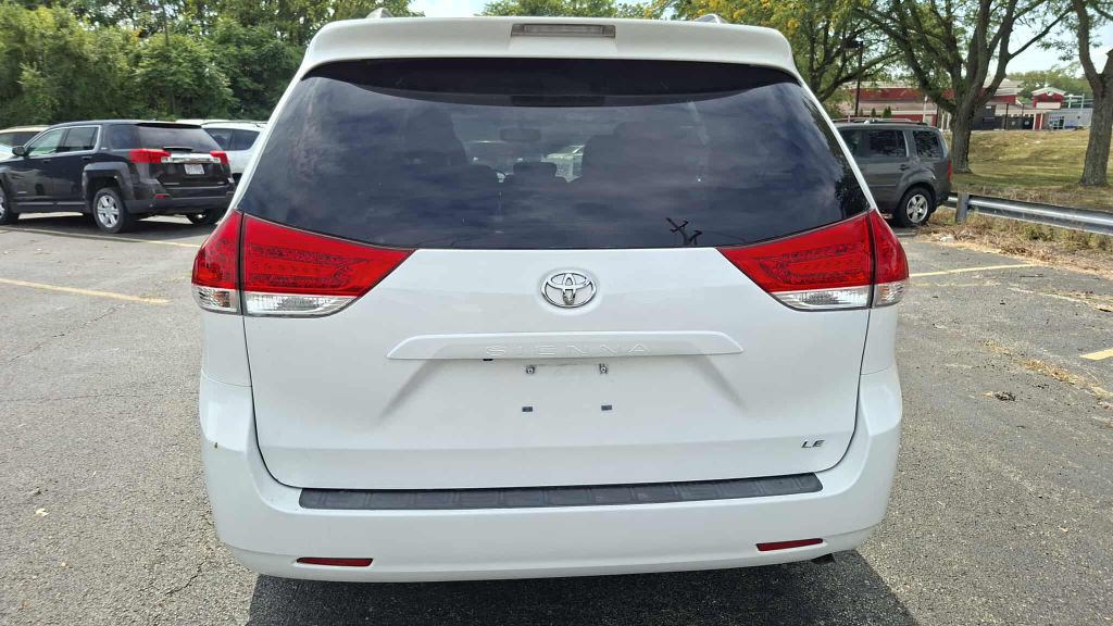 2011 Toyota Sienna Image 6