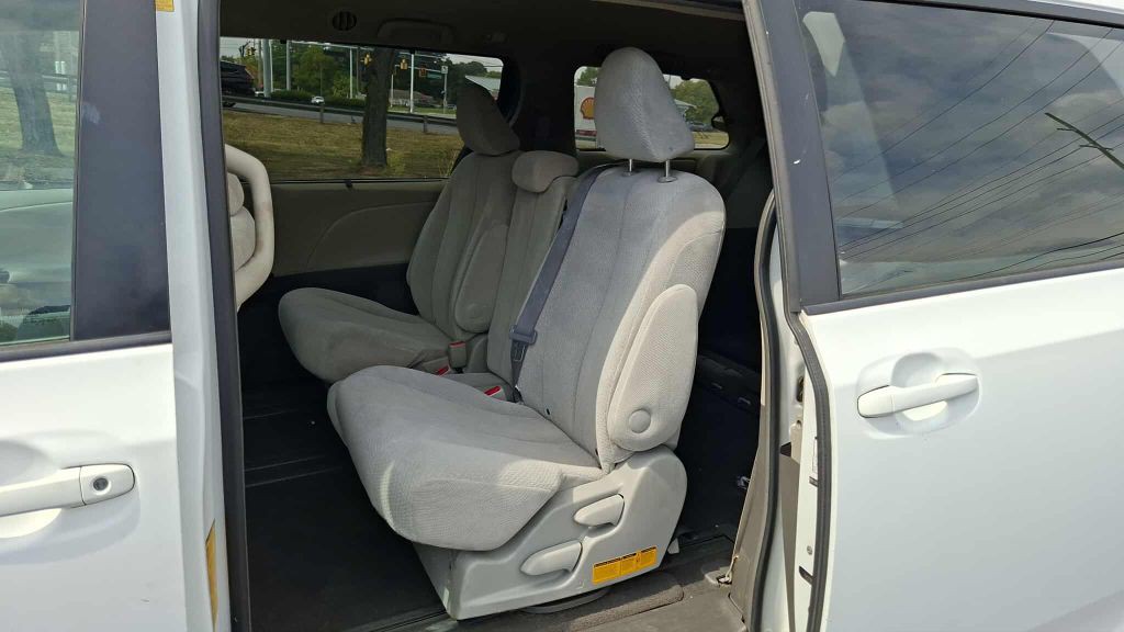 2011 Toyota Sienna Image 10