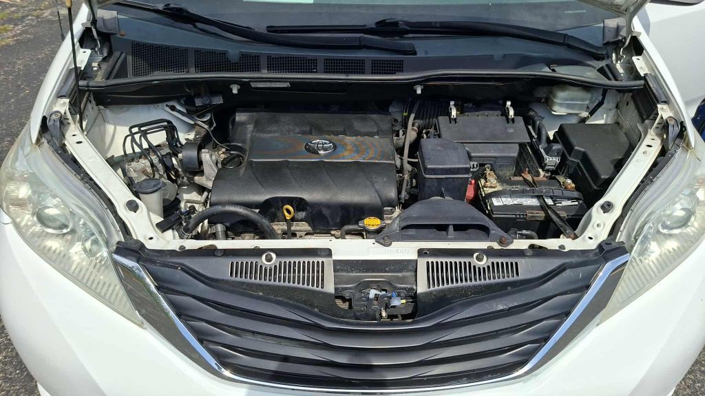 2011 Toyota Sienna Image 14