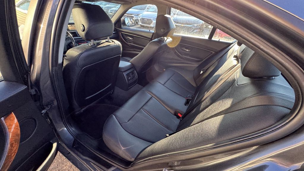 2014 BMW 3 Series Image 5