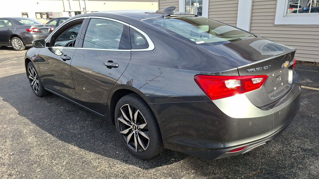 2016 Chevrolet Malibu Image 2