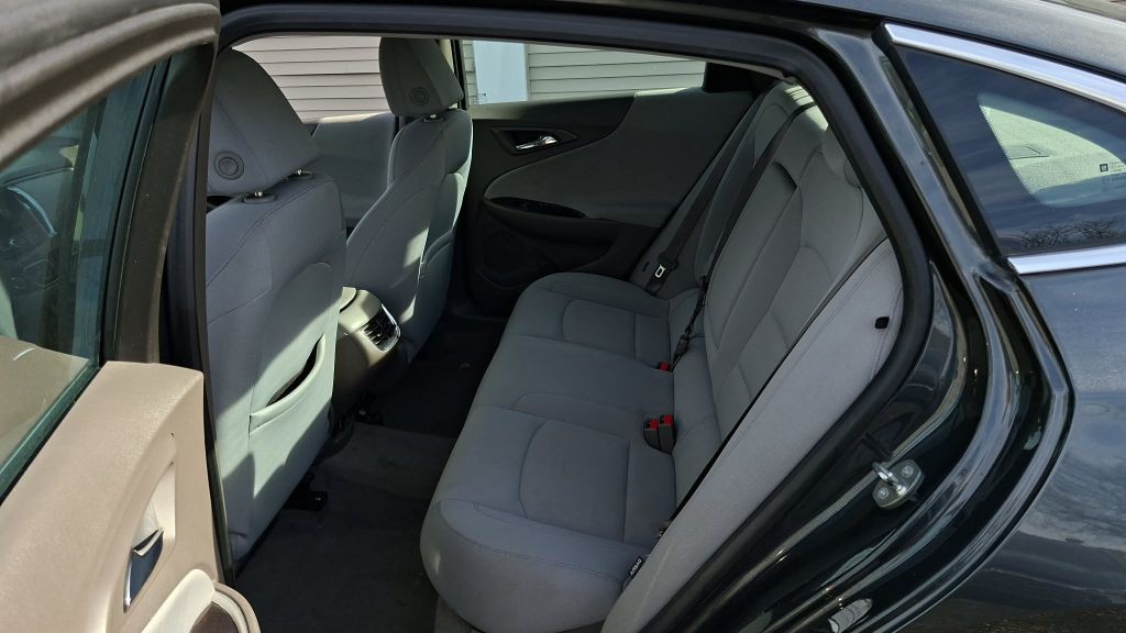 2016 Chevrolet Malibu Image 3
