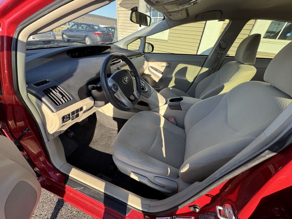 2012 Toyota Prius Image 2
