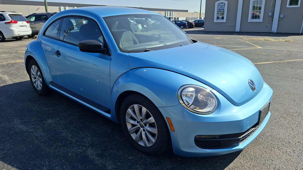 2013 Volkswagen Beetle Image 1