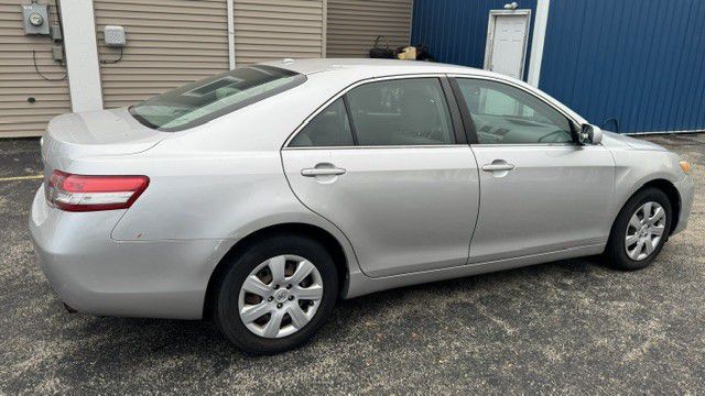 2011 Toyota Camry Image 3
