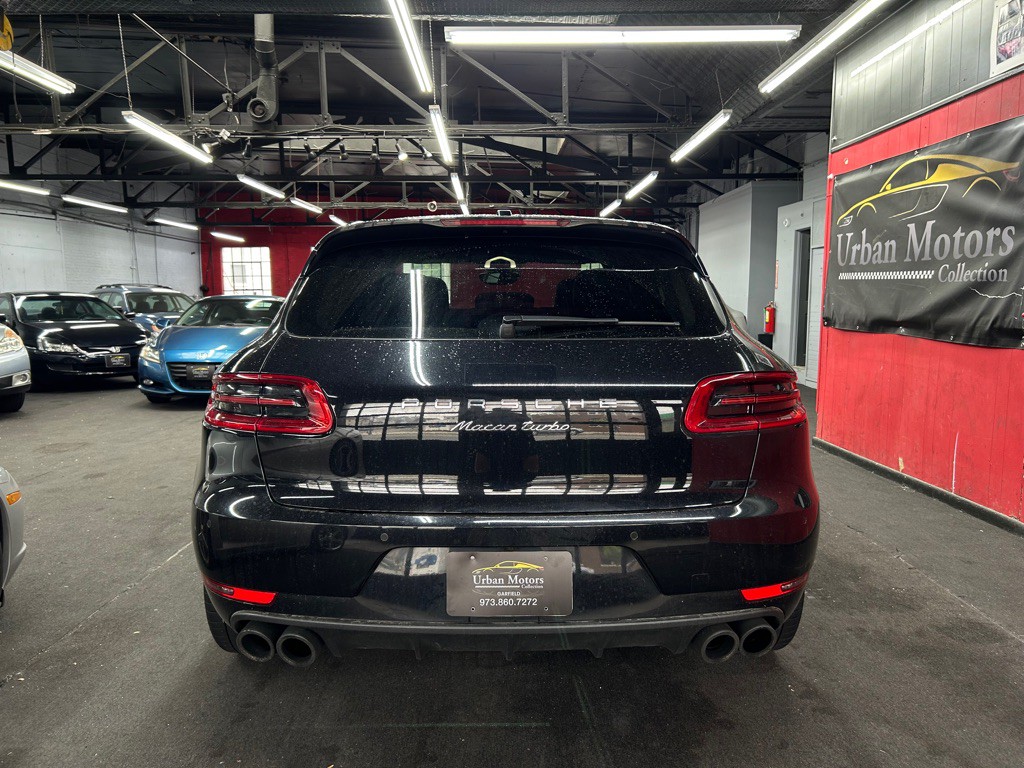 2015 Porsche Macan Image 10