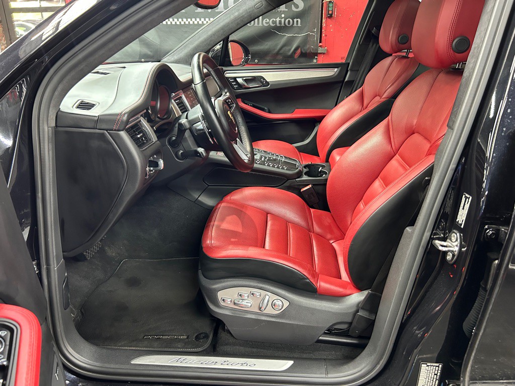 2015 Porsche Macan Image 16