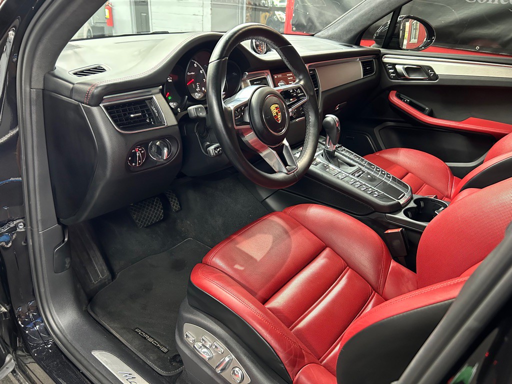 2015 Porsche Macan Image 17