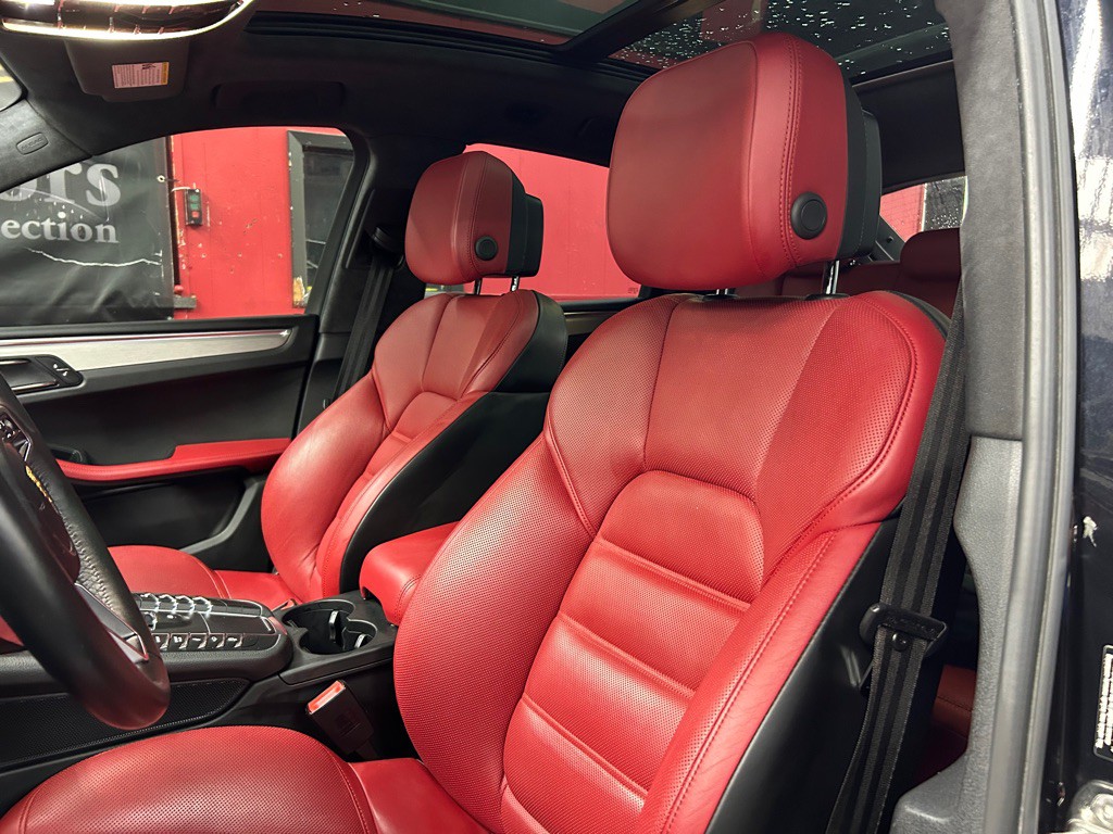 2015 Porsche Macan Image 18