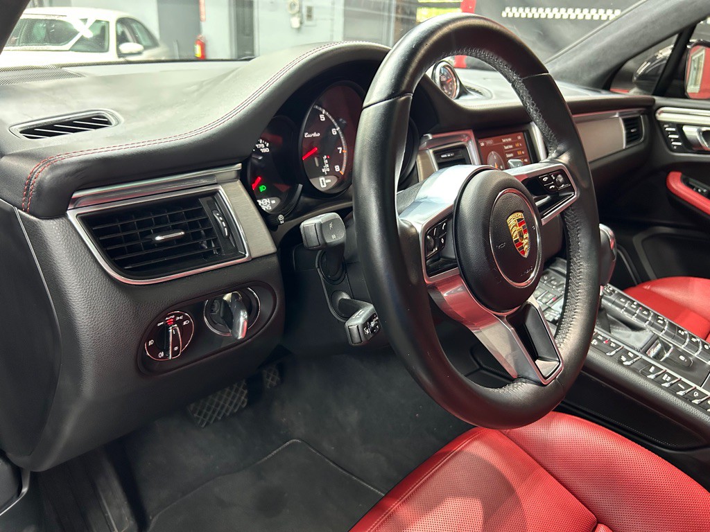 2015 Porsche Macan Image 22