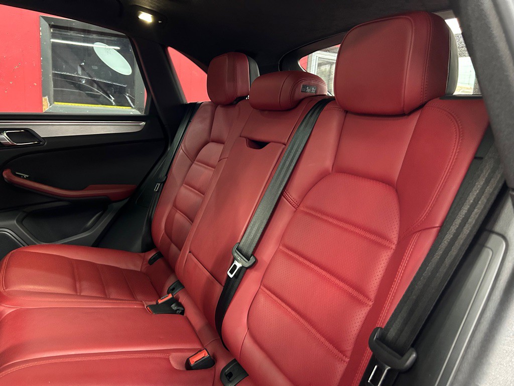 2015 Porsche Macan Image 24